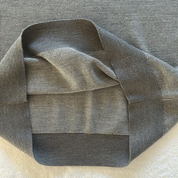 Banana Republic Men’s Merino Wool Cree Neck Sweater, Medium - Picture 4 of 6